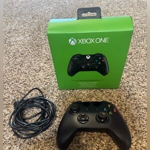 Xbox One PC Console Wireless Controller Model # 1537 W/ charging Cord & Box